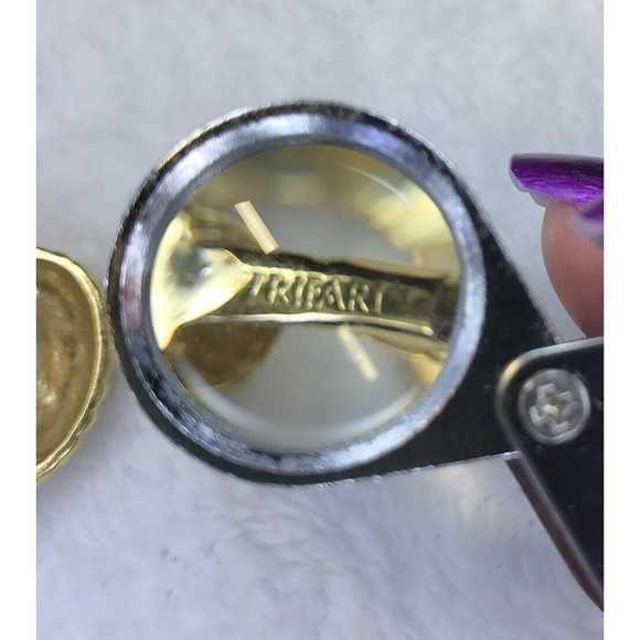 Vintage Trifari Signed Clip On Earrings Gold Tone Heart Earrings - Picture 4 of 4